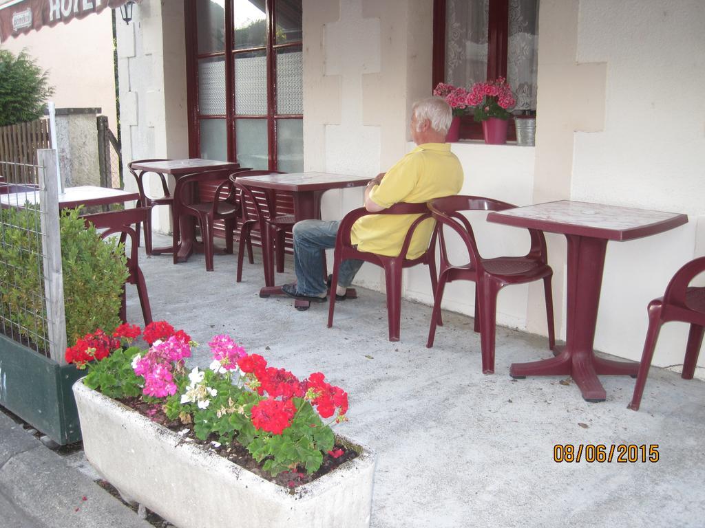 Hotel Le Commerce Neuville  Luaran gambar