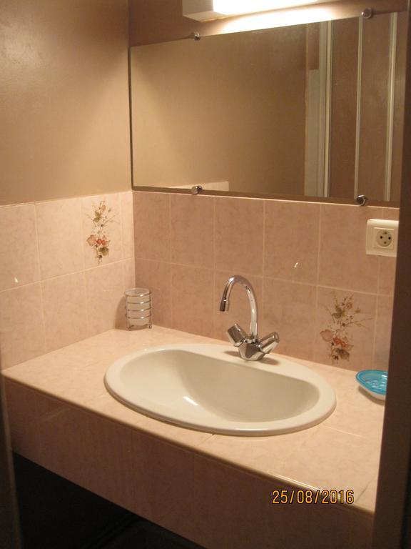Hotel Le Commerce Neuville  Luaran gambar