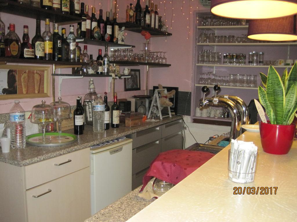 Hotel Le Commerce Neuville  Luaran gambar
